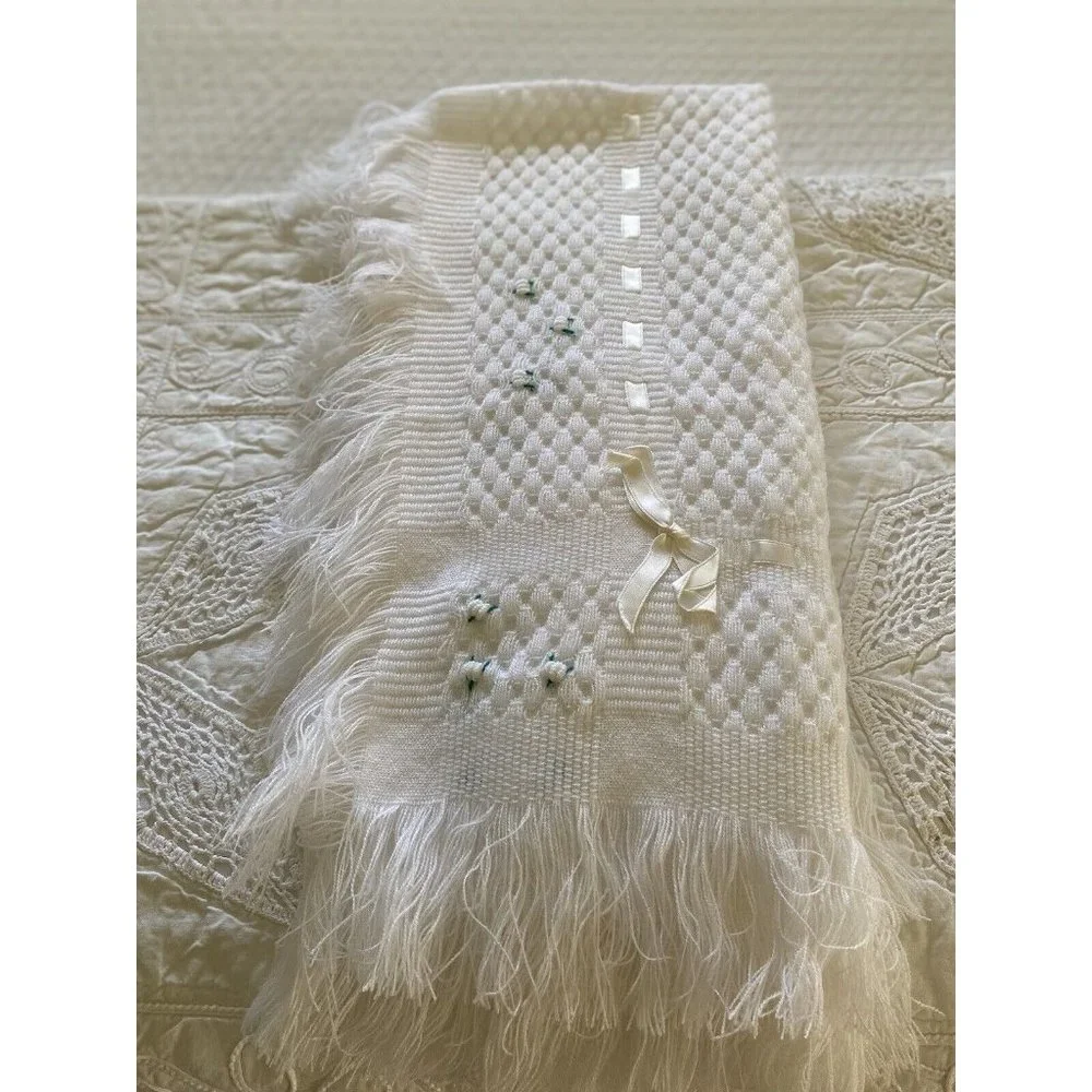 Vintage Carson Pirie Scott White Embroidered Baby Blanket 38‎ x 42 Spain Acrylic
